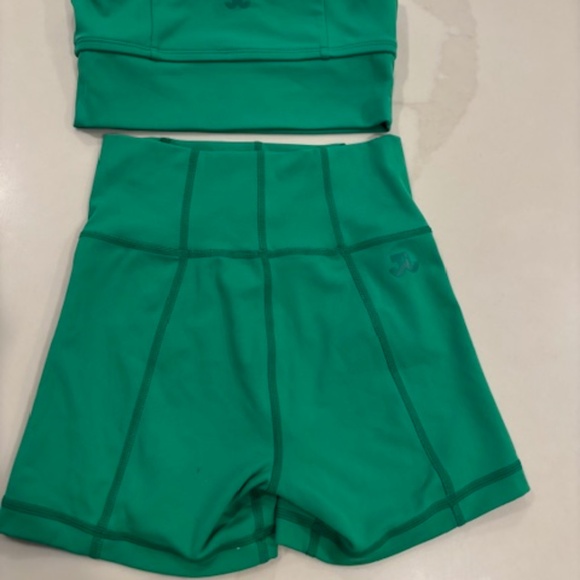 Dance Convention Costume - Green 2 piece top with biker shorts - Picture 2 of 3